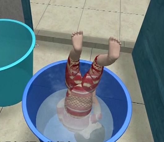 一岁大幼童在家里玩水,差点溺亡在水桶里!