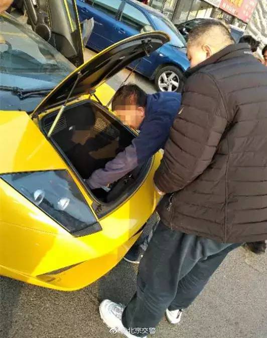 真车真牌!北京街头兰博基尼竟这么干,被交警拦