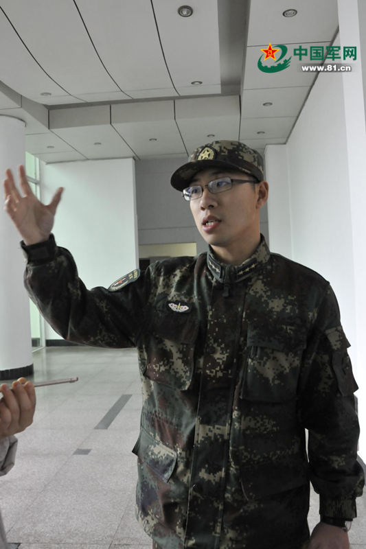 聆听十九大宣讲,火箭军某旅战士们个个斗志昂