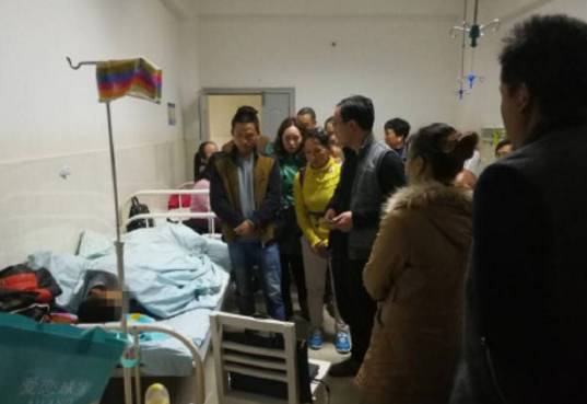 小学生遭遇校园暴力!枕头压头、绑住手脚、扒