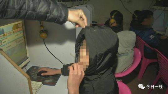 黑网吧容留未成年人 电脑中暗藏300G色情电影(图)