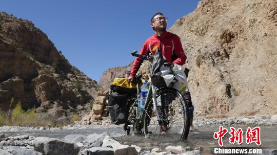 中国新闻网:途经16国历时360天 浙江小伙骑行16000公里丈量世界