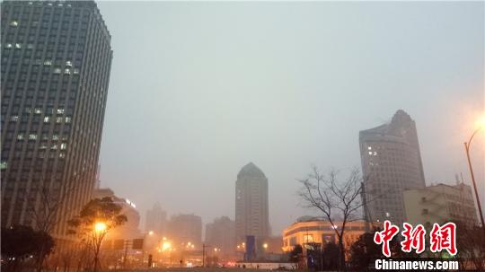 浙江多地霾天气持续 张煜欢 摄