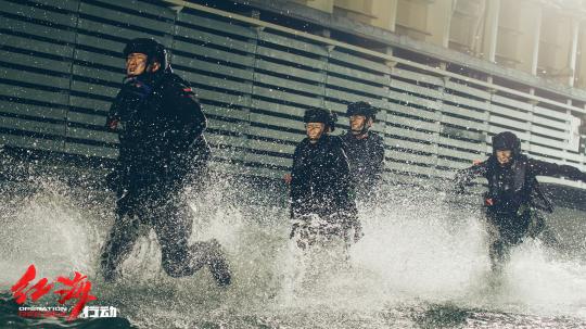 军事主旋律电影《红海行动》点映 上演以寡敌众的中国式营救