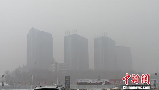 新疆天山北坡多个城市空气质量指数爆表(图