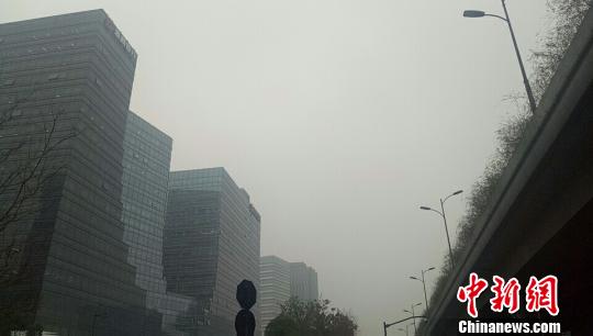 浙江多地霾天气持续 张煜欢 摄
