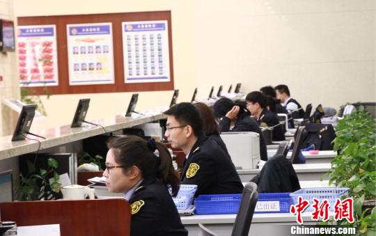 上海出入境检验检疫局无纸化上线半年 企业省