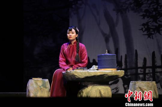 话剧《西山烟雨》北京登台 木土 摄