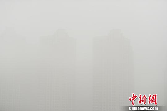 安徽持续大雾 多地发布橙色预警