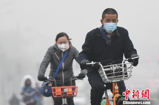 山西临汾、晋中、阳泉、运城等地都出现了空气质量指数大于200的重污染天气 武俊杰 摄