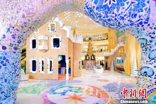 亚洲最大规模高迪主题展展区由100多万块马赛克手工拼贴而成。 官方供图 亚洲最大规模高迪主题展登陆上海(图2)