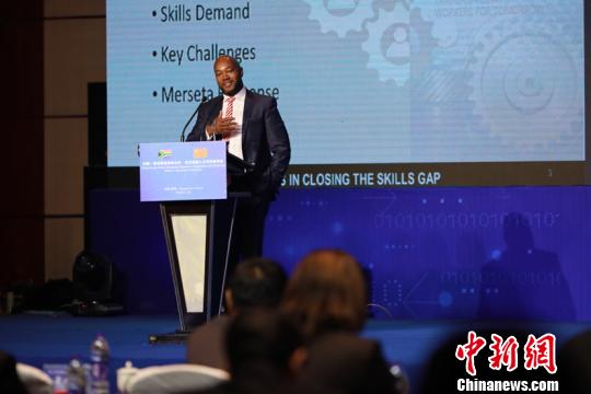 南非教育部培训署署长帕特尔博士发言。 魏佳文 摄