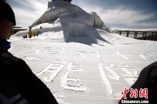 无声的诉说“妈妈对不起”　王中举　摄