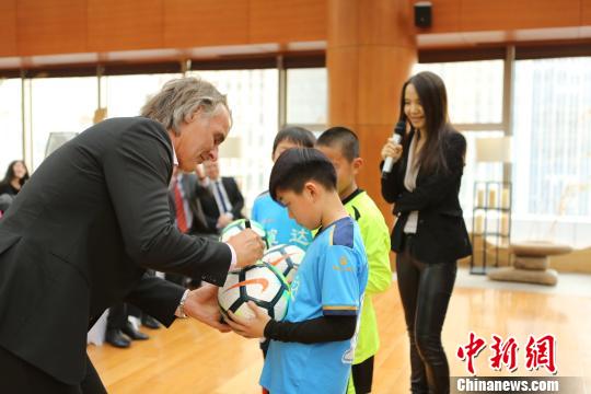 青少年足球推广启动 薛立:拉近中国球迷和世
