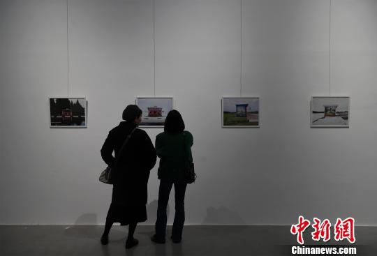 白俄罗斯当代摄影展《独立日》在重庆开展
