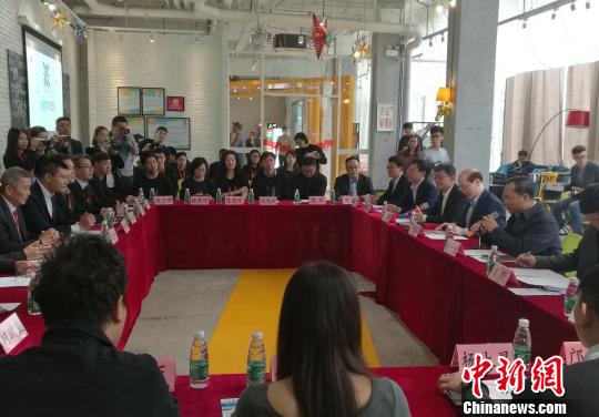 国台办副主任刘结一24日赴广州调研并慰问在穗台胞 郭军 摄