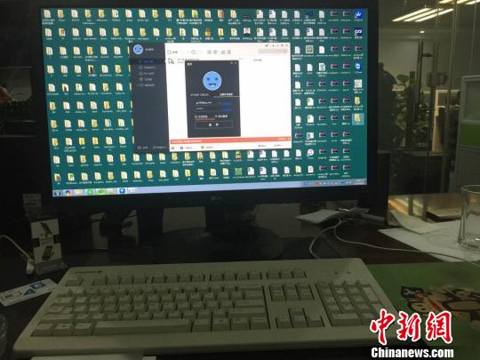 辽宁省公安厅5日通报,大连市公安局破获一起非法传播色情软件案,涉案金额逾1.4亿元人民币。图为扣押的作案工具。 钟欣 摄