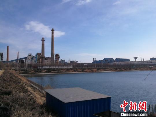 12月7日,河北前进钢铁集团有限公司产能整体退出、设备封存通过了省钢铁煤炭火电行业化解过剩产能工作领导小组办公室的验收。 徐巍 摄
