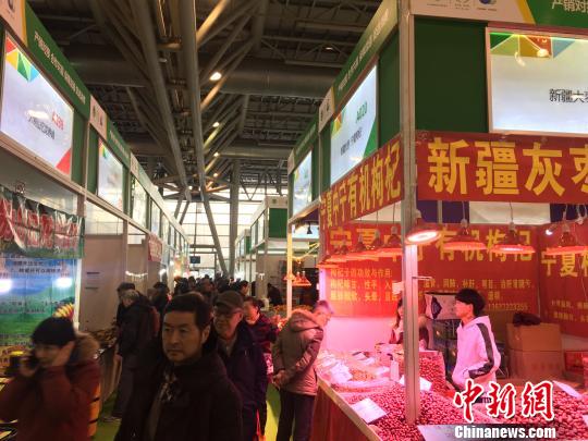 12月8日,“2017合肥农产品产销对接会”在安徽国际会展中心举行。 张强 摄