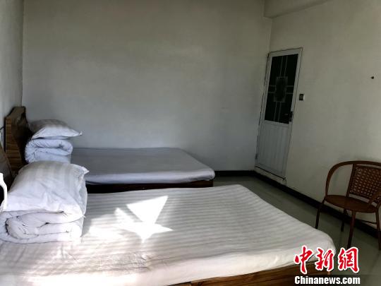 图为姜发菊家开设的家庭宾馆客房。 孙睿 摄