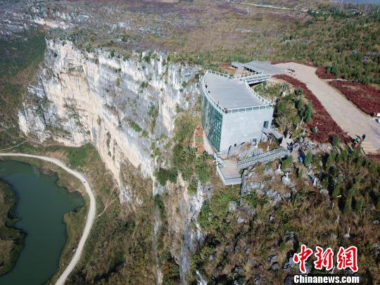 “悬浮美术馆”地处贵州安龙国家山地户外运动示范公园内。 刘朝富 摄