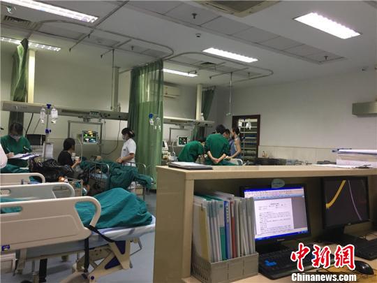 图为浙江大学明州医院急诊室。　姚露露　摄