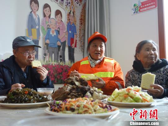 三牛娱乐官网 年终岁尾各种饭局应接不暇 知道这些让你怎麽吃都不发胖