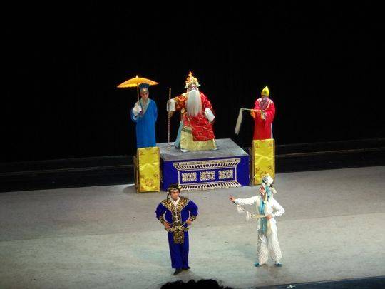 川剧《白蛇传》文武兼备 戏迷大呼过瘾