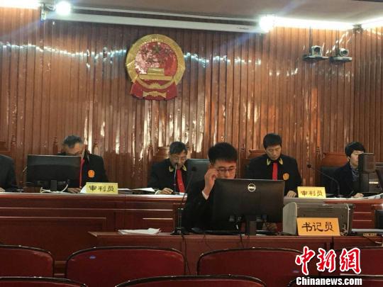 图为河北唐山“追逃逸者致死案”庭审现场。 白云水 摄