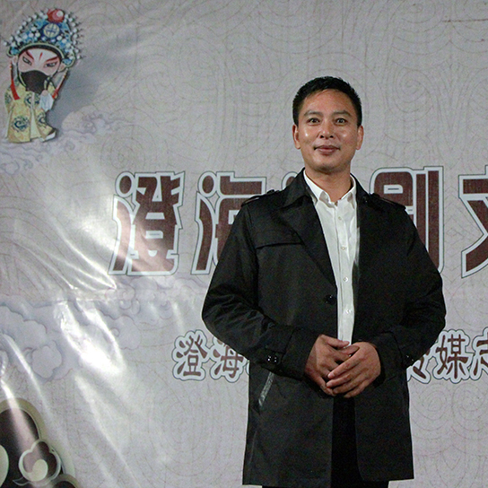 澄海潮剧团当家小生,团长陈俊苞 新世纪以来,潮剧的载体转向网络,但