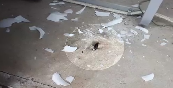 1512528018206479.png 落在锅炉房地面的弹头
