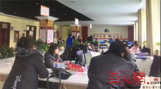 新疆霍城县各族干部群众期盼自治区两会召开