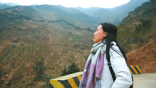 澎湃新闻:彝族教师最走心家访：12公里“天路” 28个回头弯