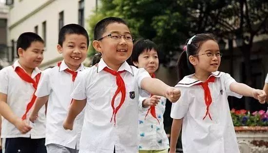 安徽中小学不得设立实验班、重点班,并推行小学镇小山顶蒙图片