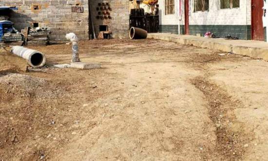 男子家中地下传出手机铃声,里面挖出了他亲姐