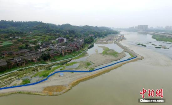 资料图:岷江河道。 刘忠俊 摄