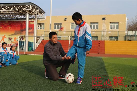 新疆兵团第十二师:校园足球踢出特色教育|足