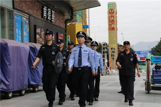 鳌峰派出所积极开展治安巡逻|鳌峰|派出所|治安