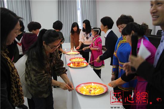 新疆乌苏市:开展民族团结一家亲喜迎点灯节文