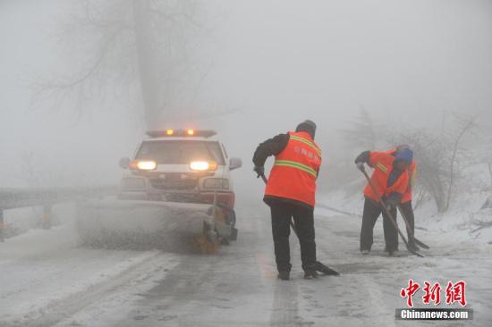 中国新闻网:强降雪围堵长江中下游地区 局地积雪可达20厘米