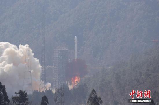 资料图:2月12日13时03分,中国在西昌卫星发射中心用长征三号乙/远征一号运载火箭,以“一箭双星”方式成功发射第二十八、二十九颗北斗导航卫星。西昌卫星发射中心自1984年至今,已组织实施112次航天发射任务。 <a target='_blank' href='http://www.chinanews.com/'>中新社</a>记者 梁珂岩 摄