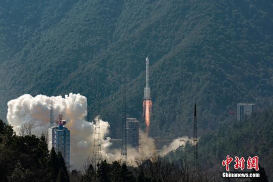 2月12日13时03分,中国在西昌卫星发射中心用长征三号乙/远征一号运载火箭,以“一箭双星”方式成功发射第二十八、二十九颗北斗导航卫星。 <a target='_blank' href='http://www.chinanews.com/'>中新社</a>记者 史啸 摄