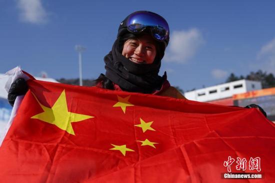 当地时间2月13日上午,平昌冬奥会单板滑雪女子U型池决赛结束全部争夺,中国选手刘佳宇以89.75分获得亚军。中新社记者 崔楠 摄