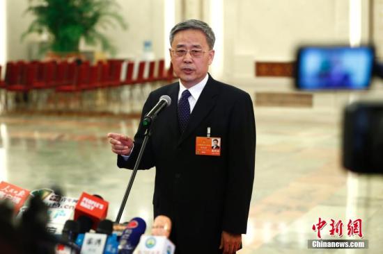 3月9日,中国银行业监督管理委员会主席郭树清在十三届全国人大一次会议的“部长通道”接受媒体采访。 <a target=