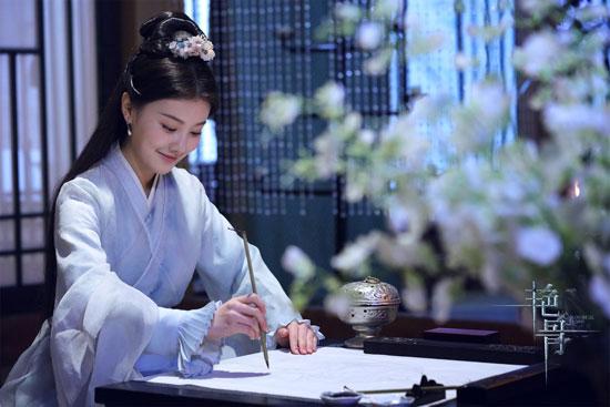日前,由香港著名导演蒋家骏执导,"实力小花"王鹤润主演的古装悬疑