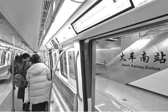 西成高铁今日开通 成都地铁7号线试运营 | 早读