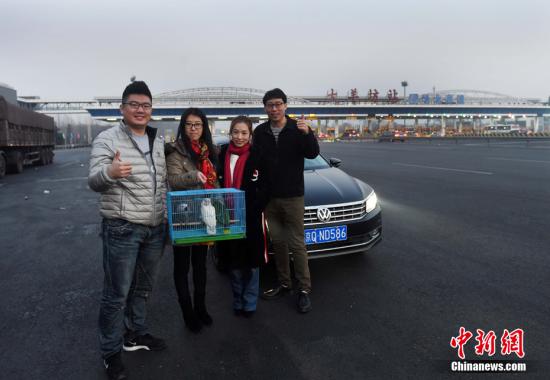 中国新闻网:交通部:鼓励并规范顺风车等新业态新模式参与春运