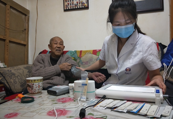 独一代压力山大?共享护士上门助力万亿养老市