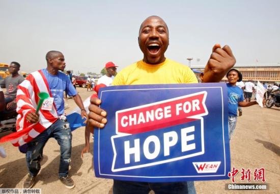 乔治 维阿：从世界足球先生到利比里亚新任总统