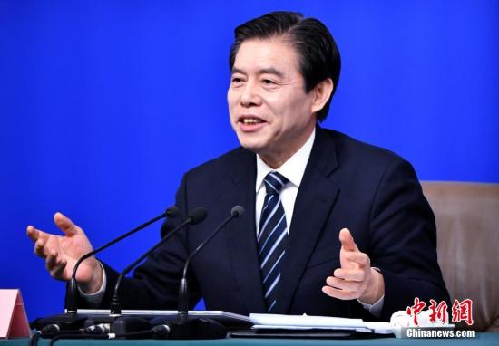 3月11日,十三届全国人大一次会议在北京举行记者会,商务部部长钟山就“推动形成全面开放新格局 推动商务事业高质量发展”相关问题回答中外记者提问。中新社记者 侯宇 摄